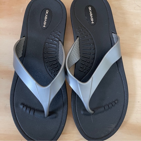 Okabashi Black and Gray Flip Flops Size Large - Picture 1 of 4